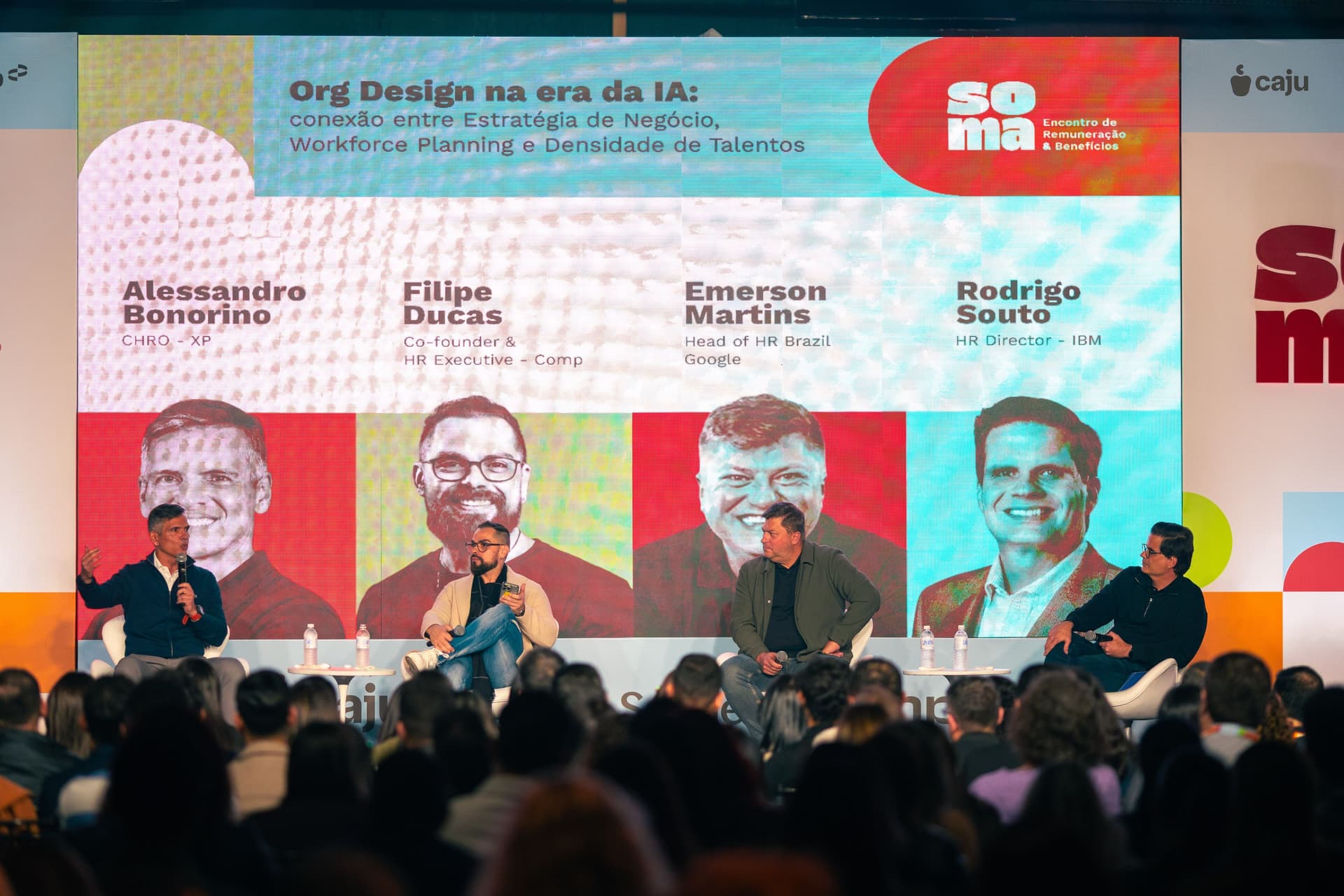 Painel da Comp no palco do SOMA 2026
